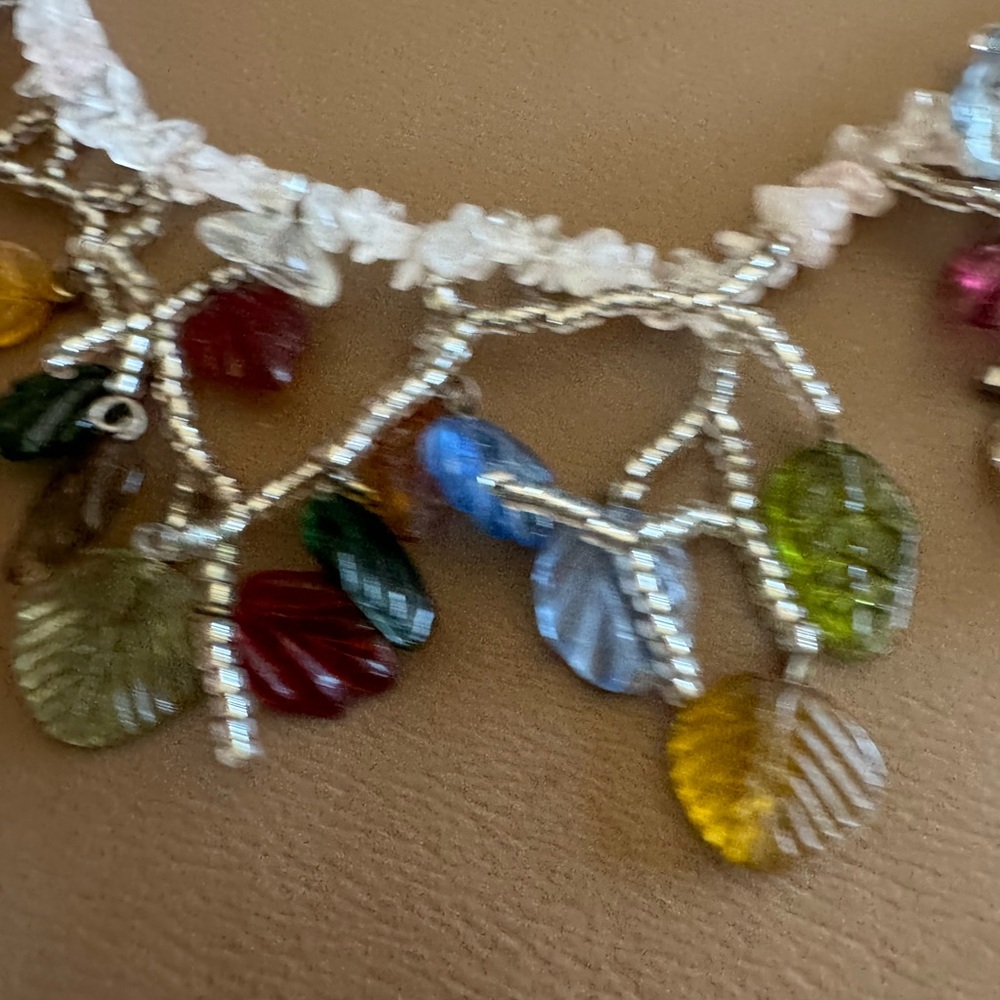 Elegant Multicolor Leaf Necklace - Picture 5 of 6